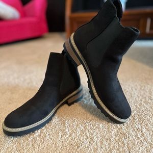 Universal thread boots size 9.5 women’s boots